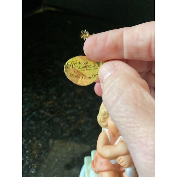 Bessie Pease Guttman Ornament, " The Lullabye", 1996 - Picture 4 of 5